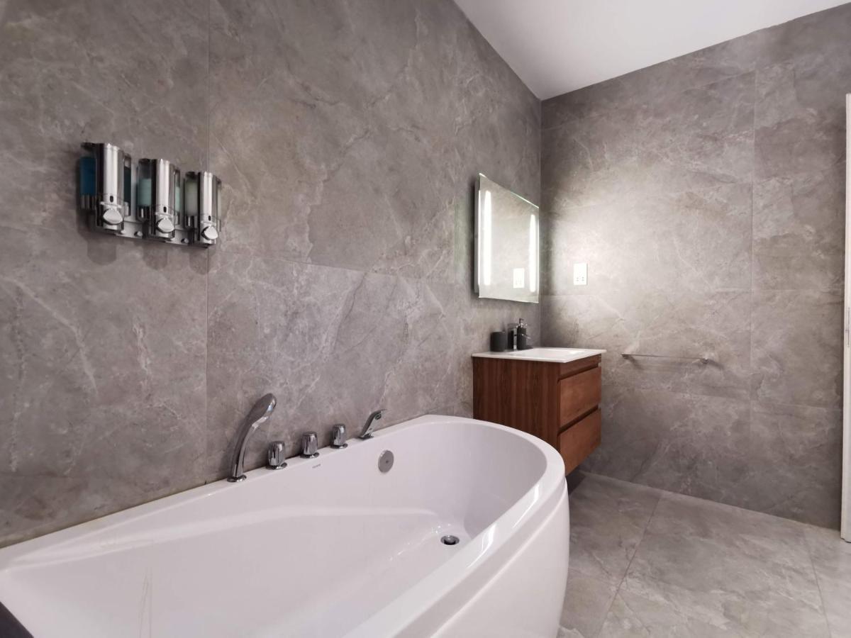 Duplex Maisonette With Heated P-Pool And Jacuzzi Saint Julian's Exteriér fotografie